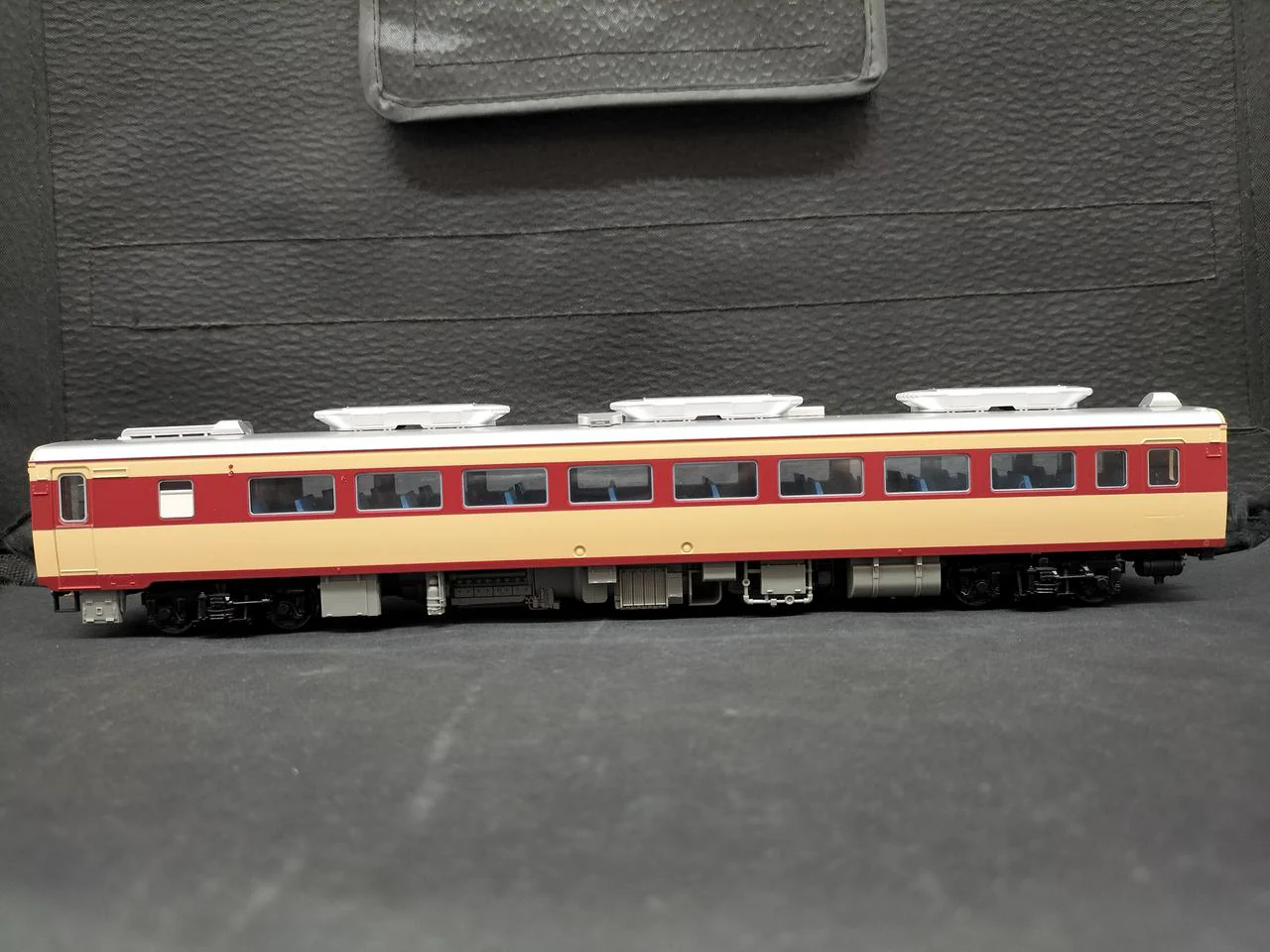 KATO KiHa 80 Motor Vehicle 1-611 - Image 3