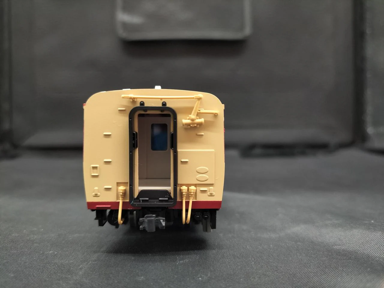 KATO KiHa 80 Motor Vehicle 1-611 - Image 4
