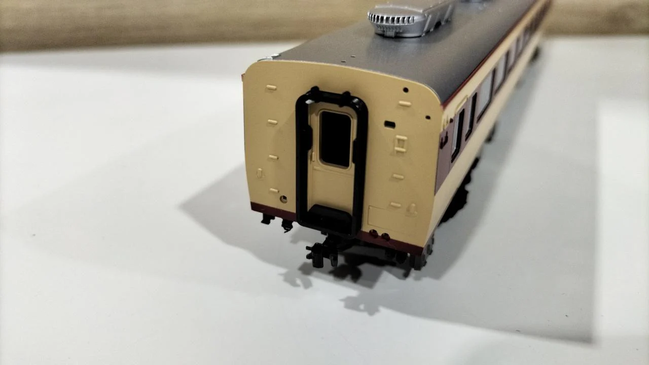 KATO KiHa 80 Powered Car 1-611 - Image 6
