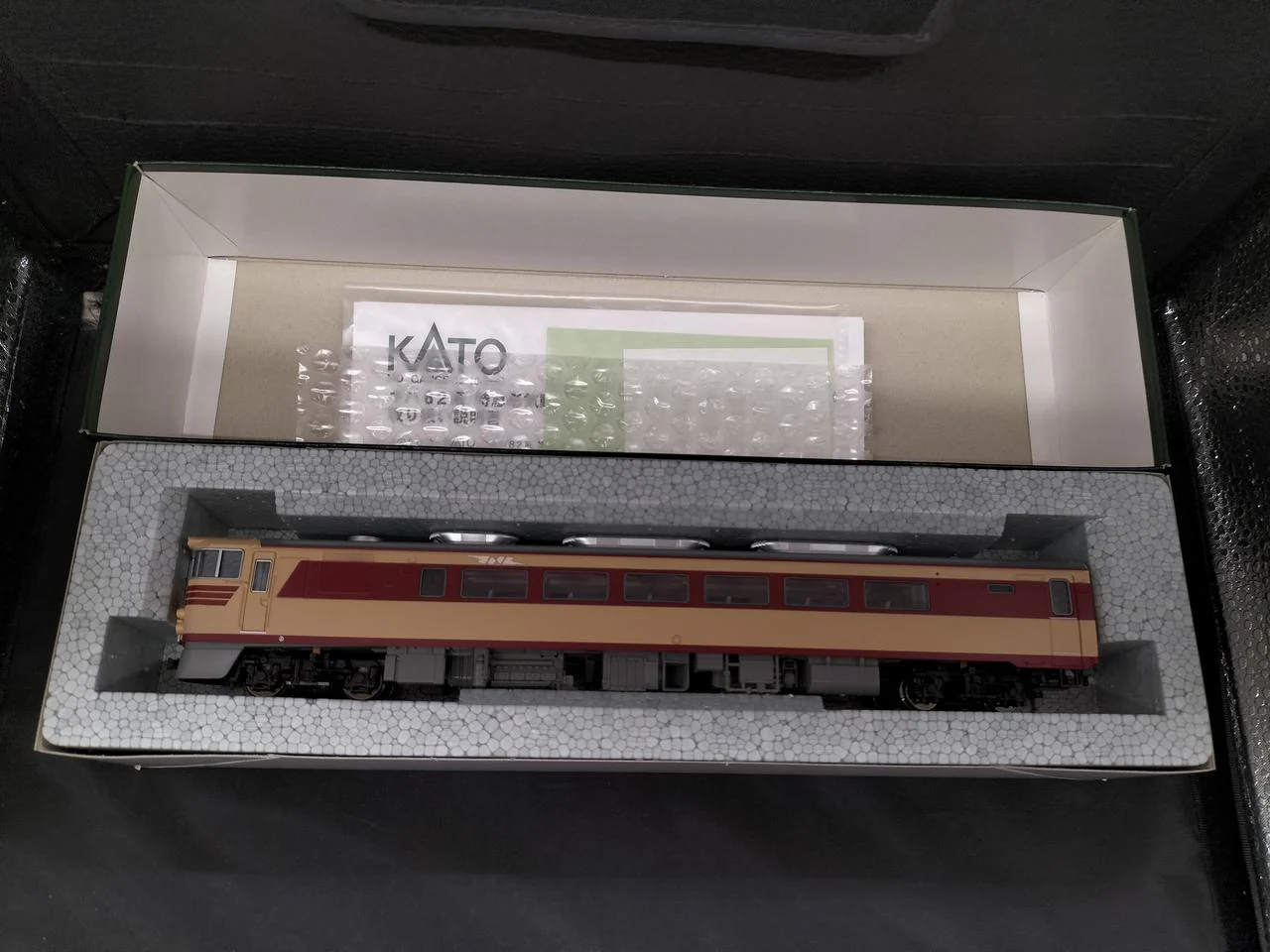 KATO KiHa 80 Series KiHa 82 1-607 - Image 14