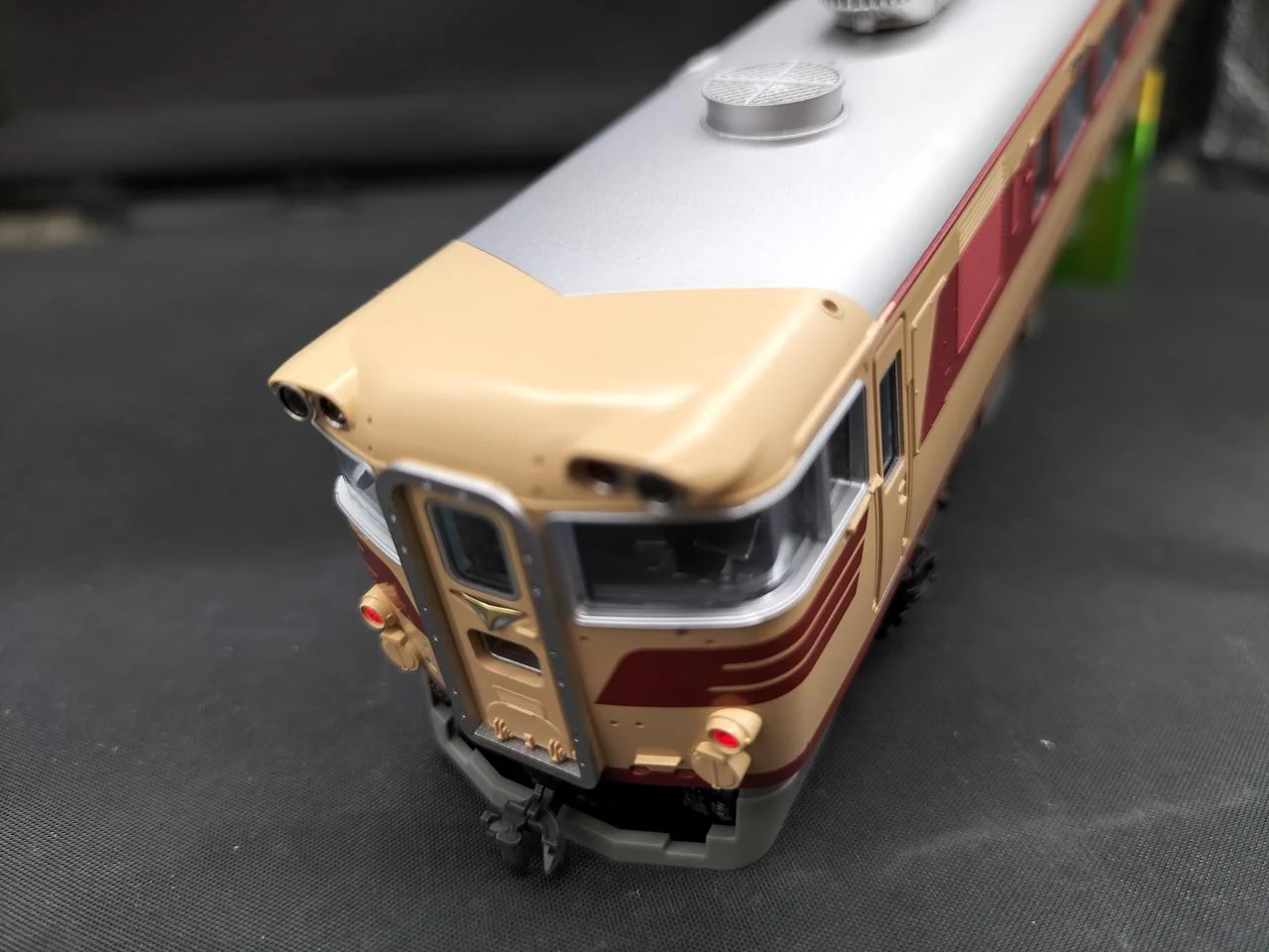 KATO KiHa 80 Series KiHa 82 1-607 - Image 3