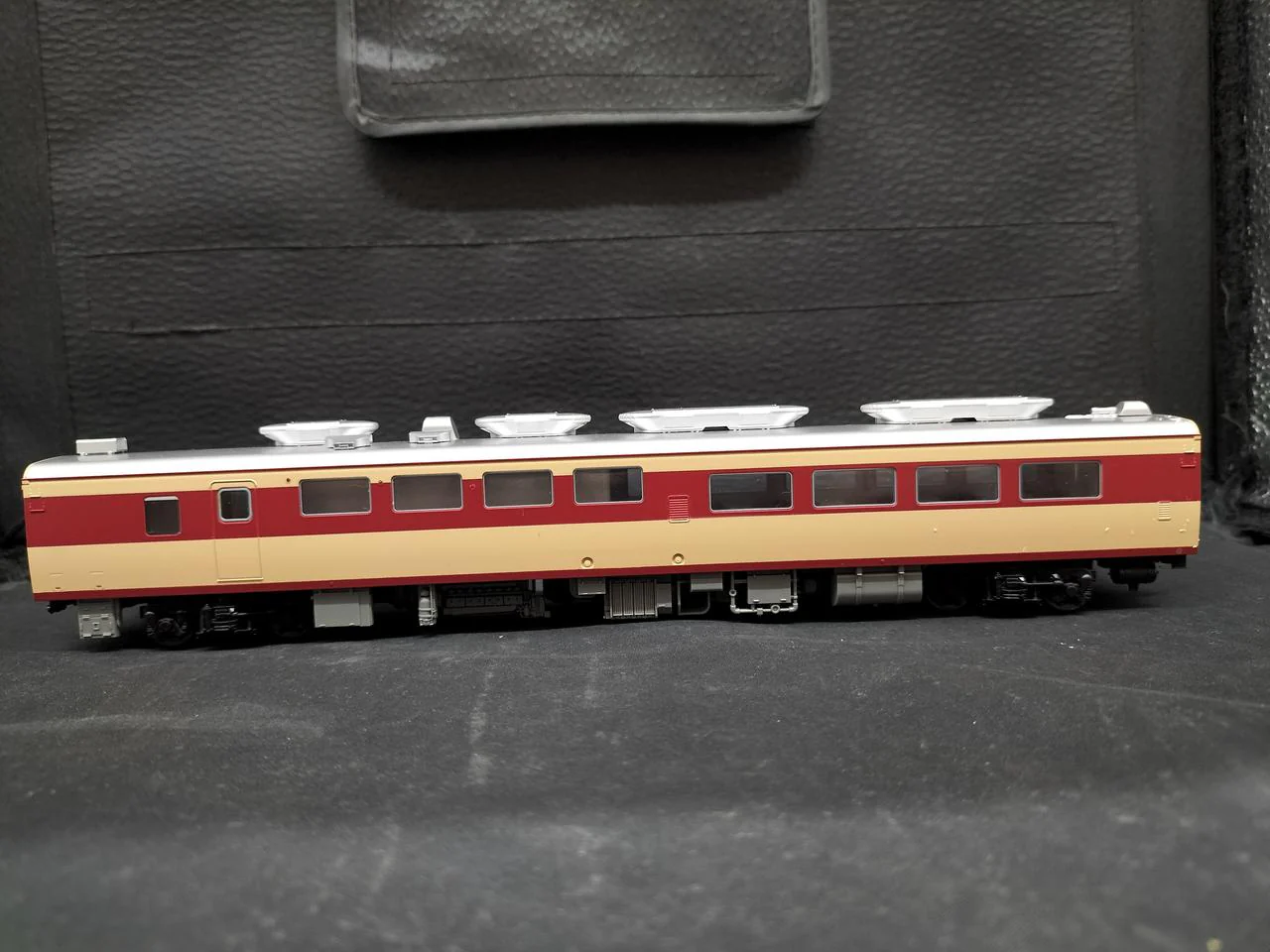 KATO KiHa 80 Series Kishi 80 1-610 - Image 2