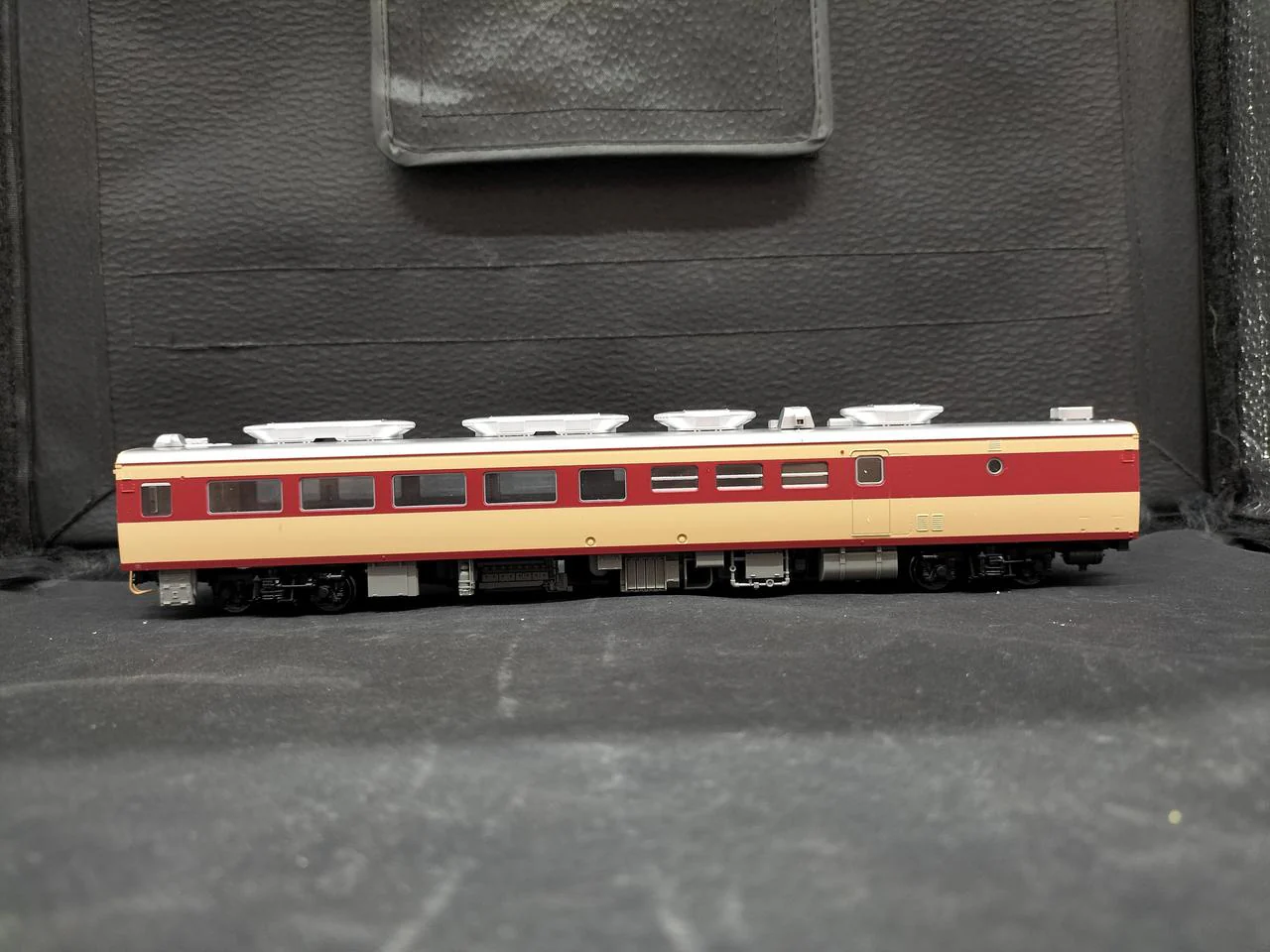 KATO KiHa 80 Series Kishi 80 1-610 - Image 3
