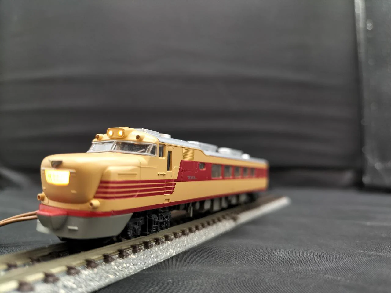 KATO KiHa 81 Series Limited Express Diesel Car 10-325 - Image 3