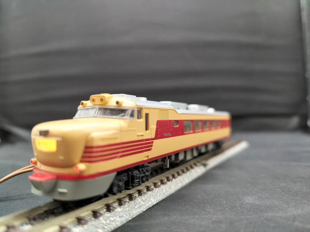 KATO KiHa 81 Series Limited Express Diesel Car 10-325 - Image 4