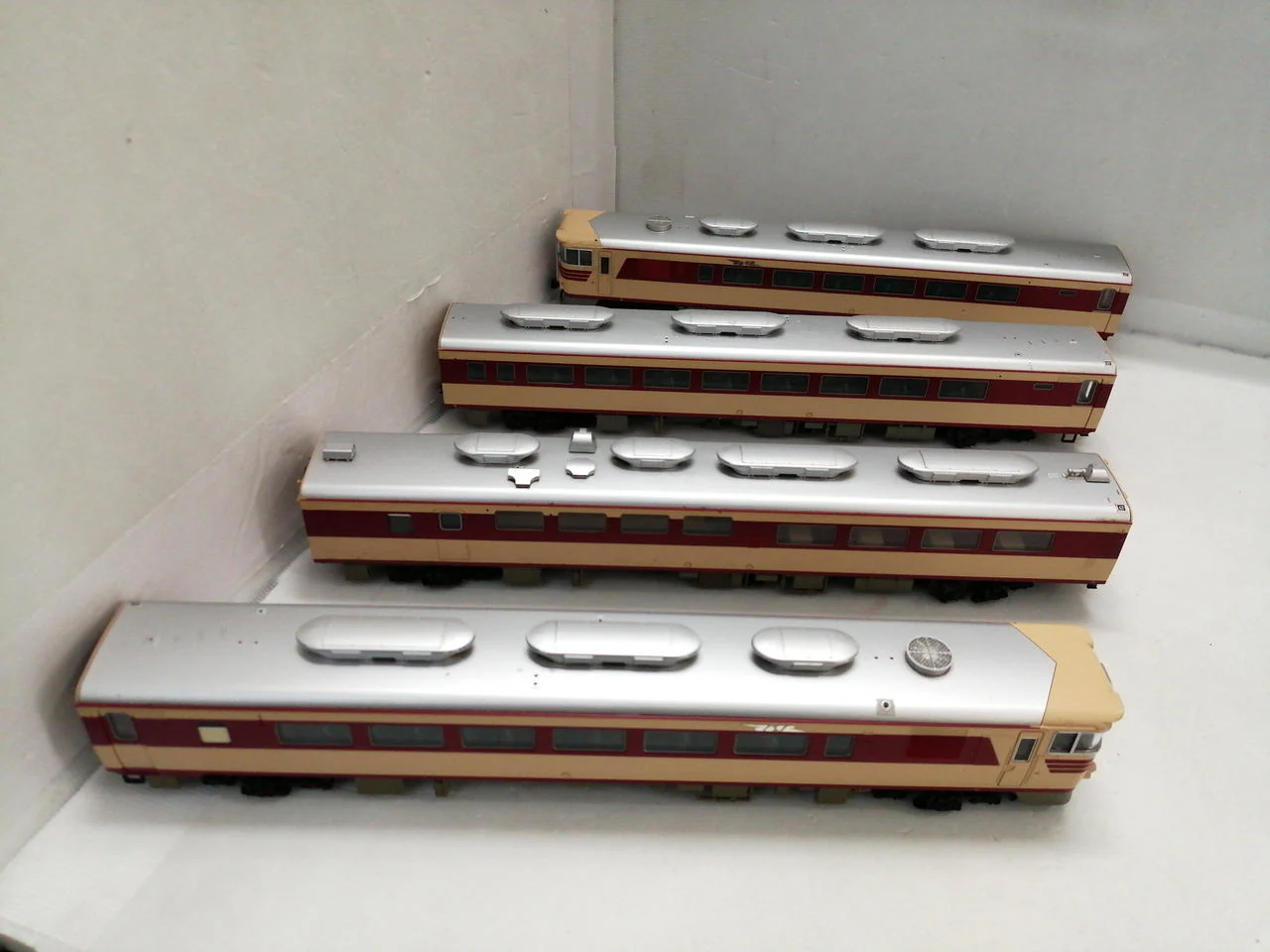 KATO KiHa 82 Series 4-Car Basic Set 3-509 - Image 3
