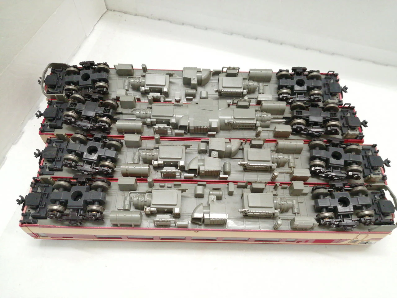 KATO KiHa 82 Series 4-Car Basic Set 3-509 - Image 5