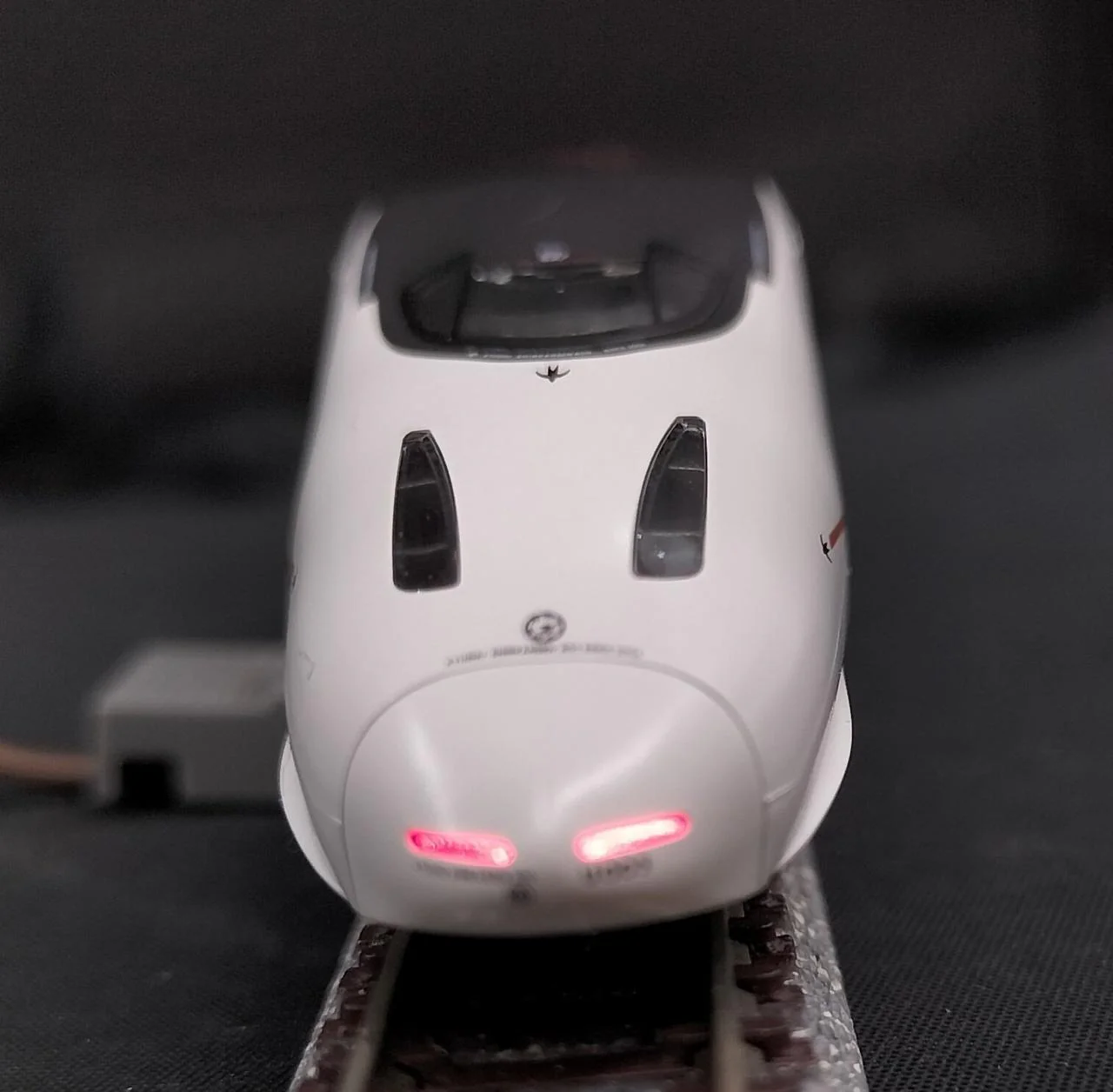 KATO Kyushu Shinkansen 800 Series Sakura & Swallow 10-865 - Image 3