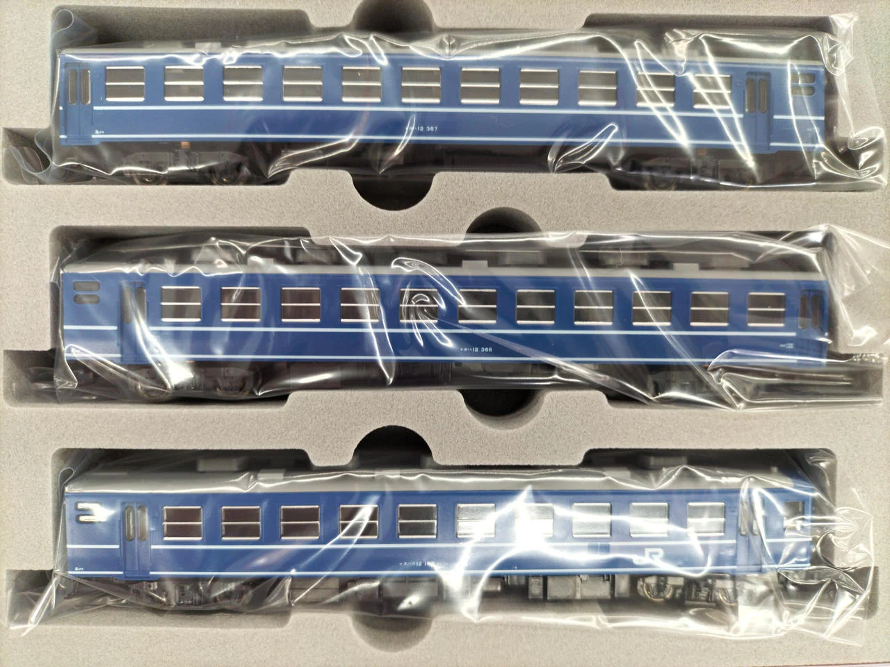 KATO Model Train 1/150 12 Series Passenger Car JR East Specification 6-Car Set - Image 4