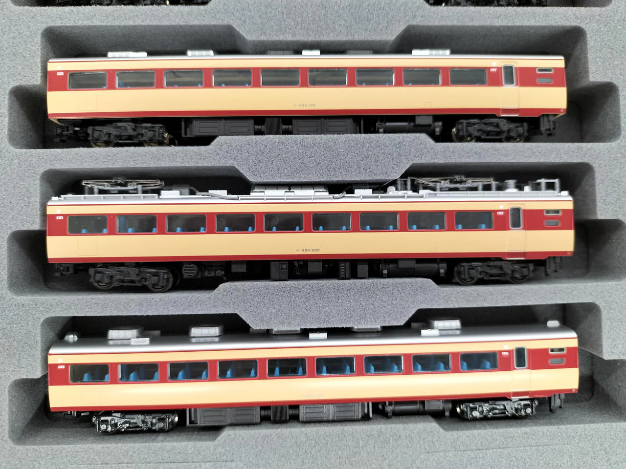 KATO Model Train 1/150 485 Series 200 Subseries 6-Car Basic Set - Image 4