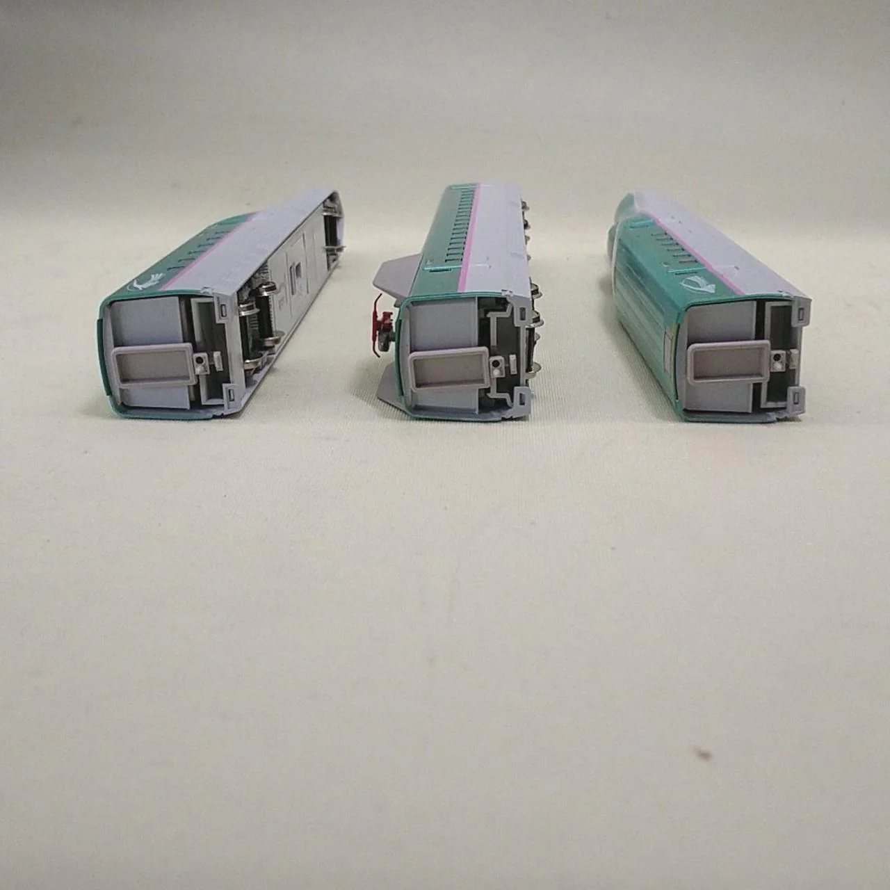 KATO Model Train 1/160 E5 Series Shinkansen Hayabusa Basic Set - Image 11