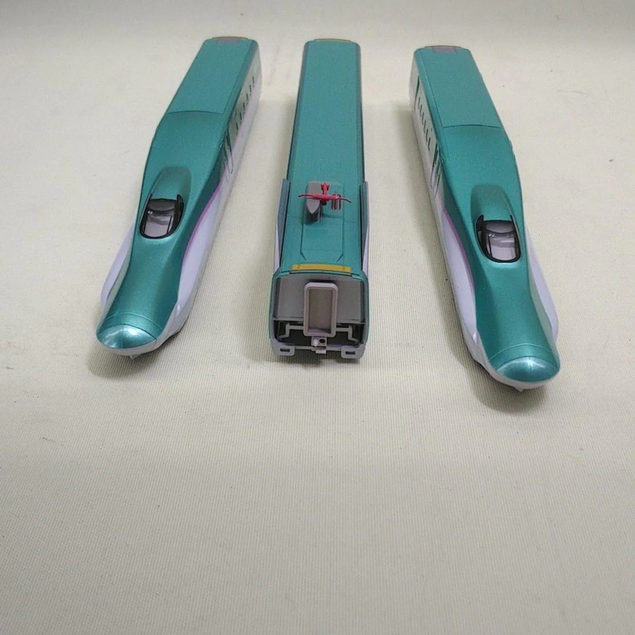 KATO Model Train 1/160 E5 Series Shinkansen Hayabusa Basic Set - Image 12