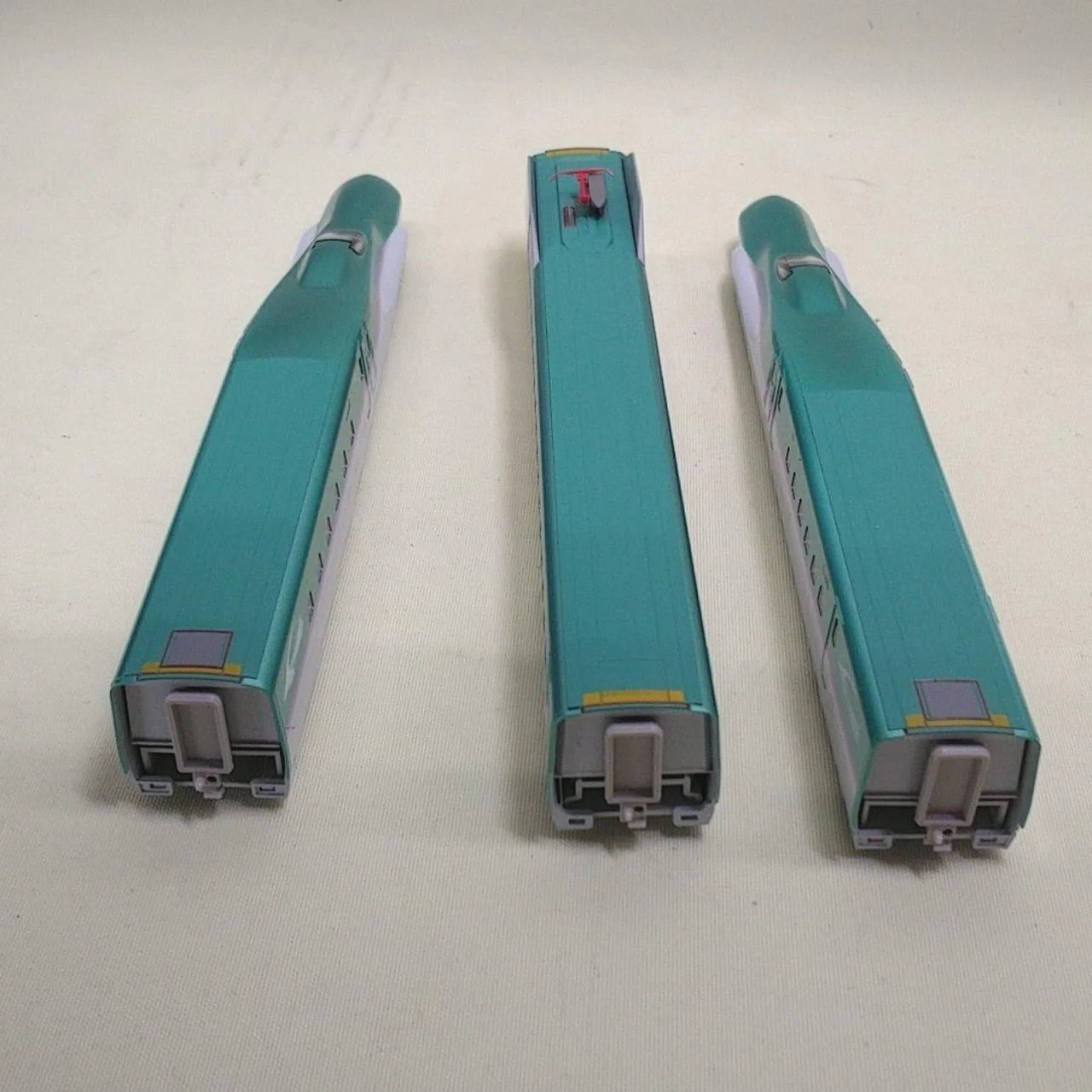KATO Model Train 1/160 E5 Series Shinkansen Hayabusa Basic Set - Image 13