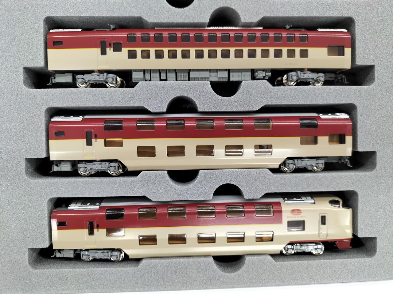 KATO Model Train 285 Series 0 Subseries [Sunrise Express] 7-Car Set - Image 4