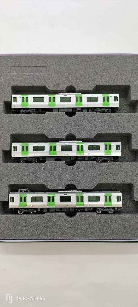 KATO N Gauge 1/150 JR E235 Series Yamanote Line Basic Set 4 Cars + Extra Sets - Image 7