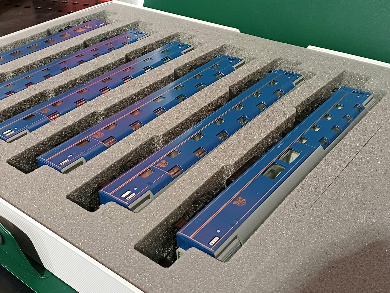KATO N Gauge 1-150 Series 24 Sleeper Limited Express Hokutosei 6-Car Expansion Set - Image 3