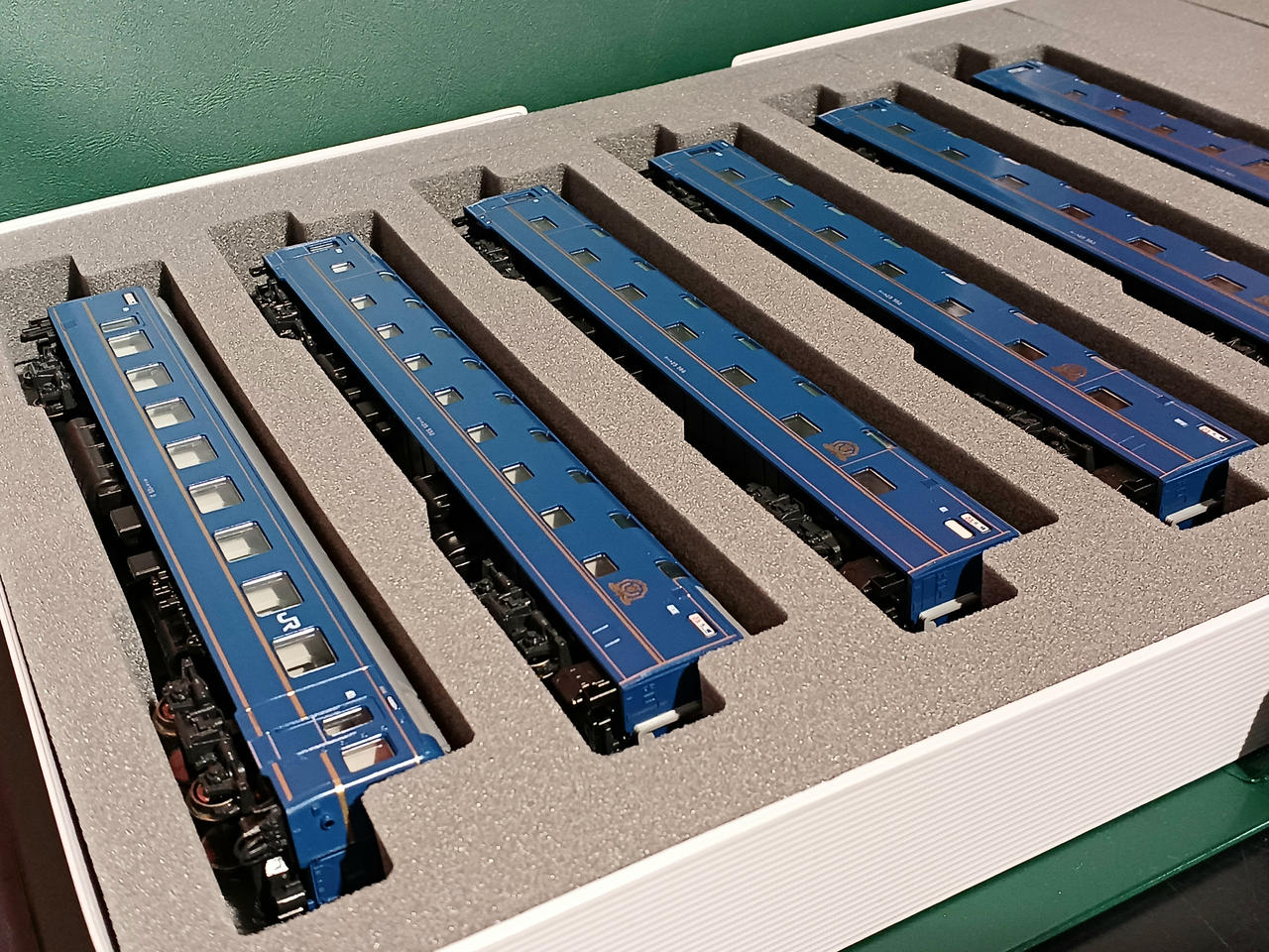 KATO N Gauge 1-150 Series 24 Sleeper Limited Express Hokutosei 6-Car Expansion Set - Image 4