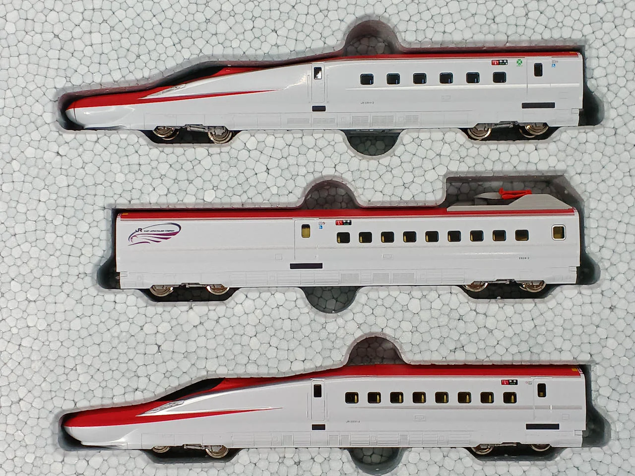 KATO N Gauge 10-1136/1137 E6 Series Super Komachi - Image 3