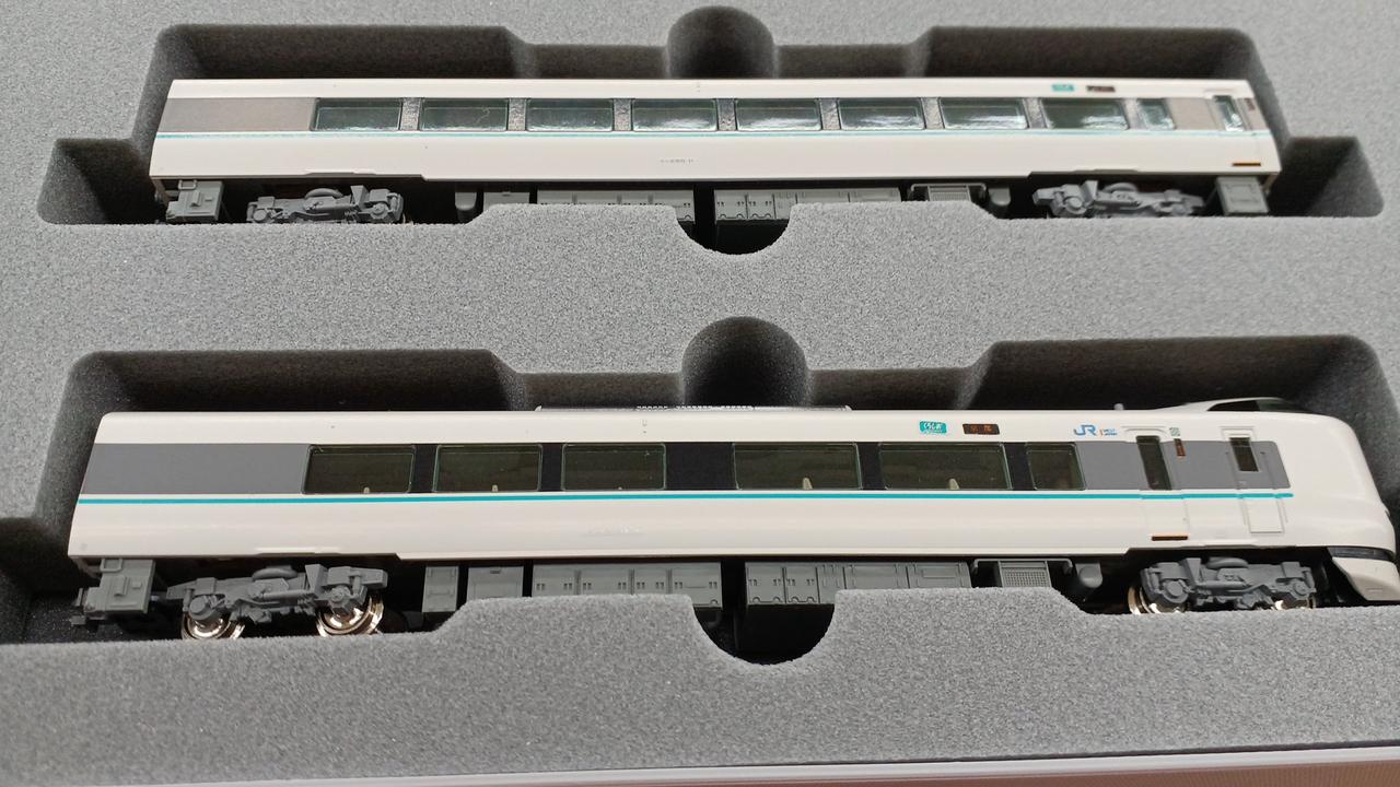 KATO N Gauge 10-1179S 327 Series Kuroshio Basic Set - Image 4