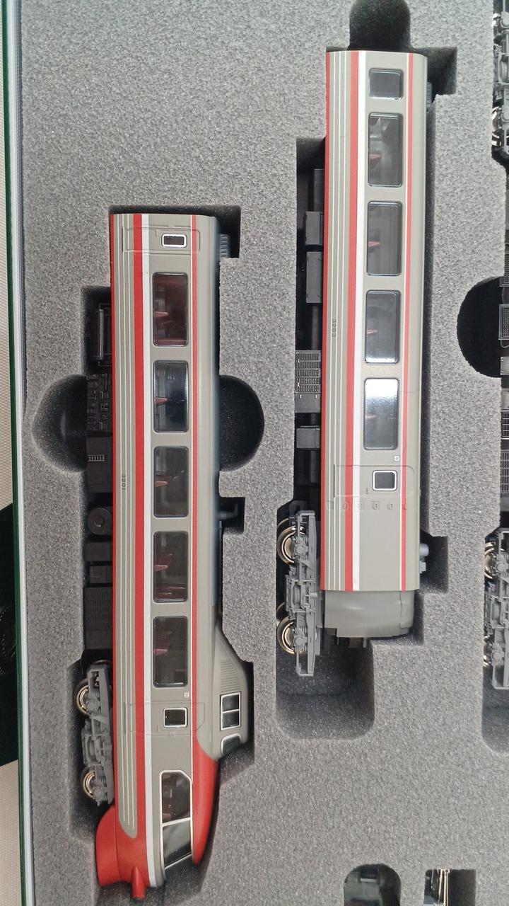 KATO N Gauge 10-1181 Odakyu Romancecar NSE (3100 series) - Image 10