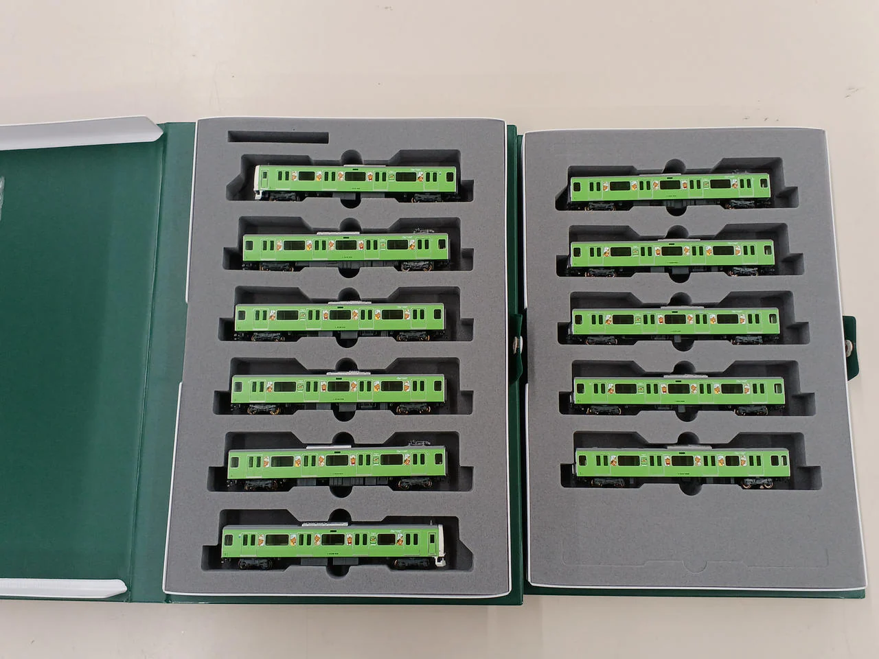 KATO N Gauge 10-1227 Rilakkuma Midori no Yamanote Line - Image 3