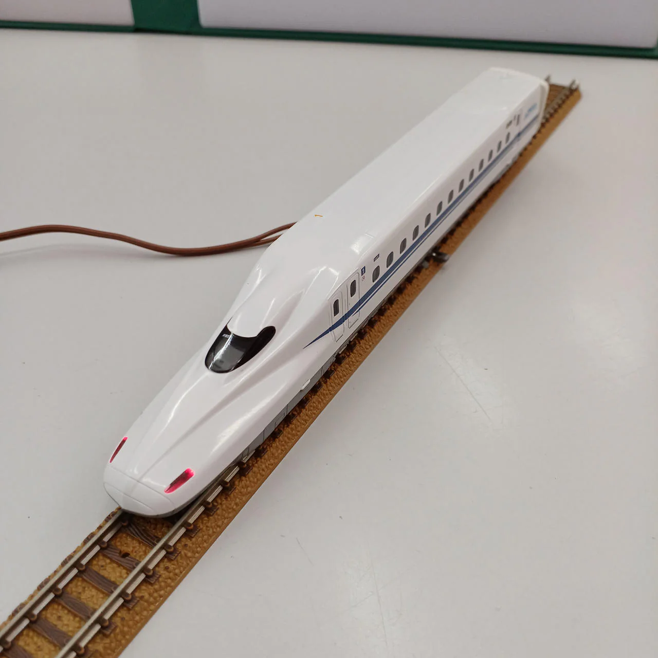 KATO N Gauge 10-1817 N700 Series 2000 Subseries Shinkansen 8-Car Basic Set - Image 6