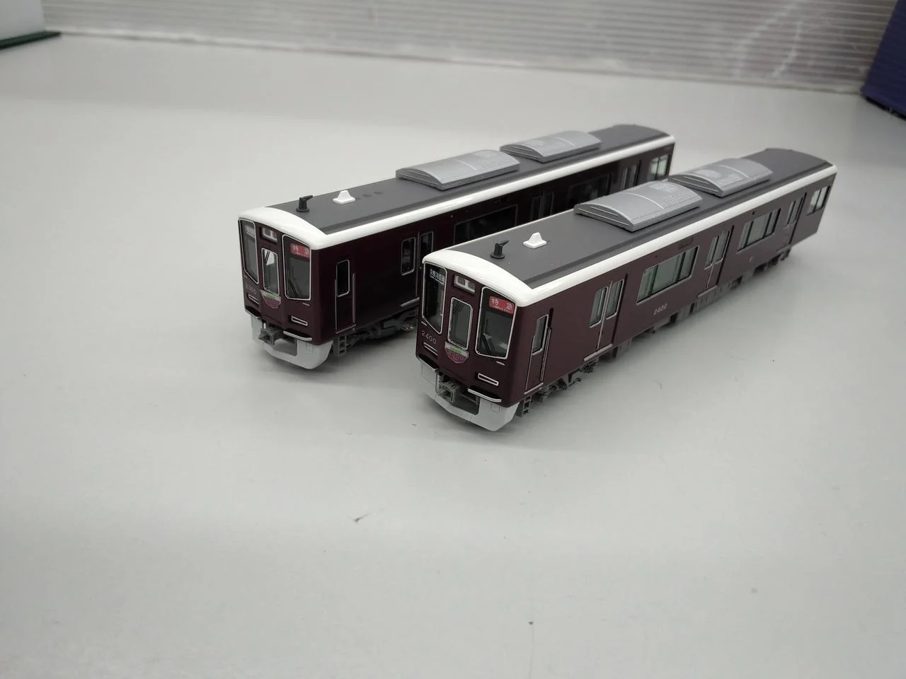 KATO N Gauge 10-2033 Hankyu Railway 2300 Series Kyoto Line 8-Car Set - Image 9