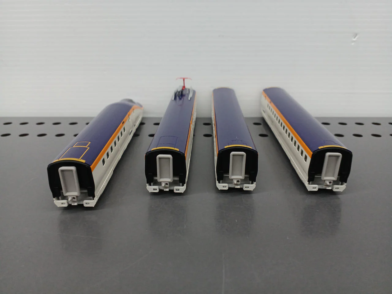 KATO N Gauge 10-2050 E8 Series Yamagata Shinkansen Tsubasa 7-Car Set - Image 13