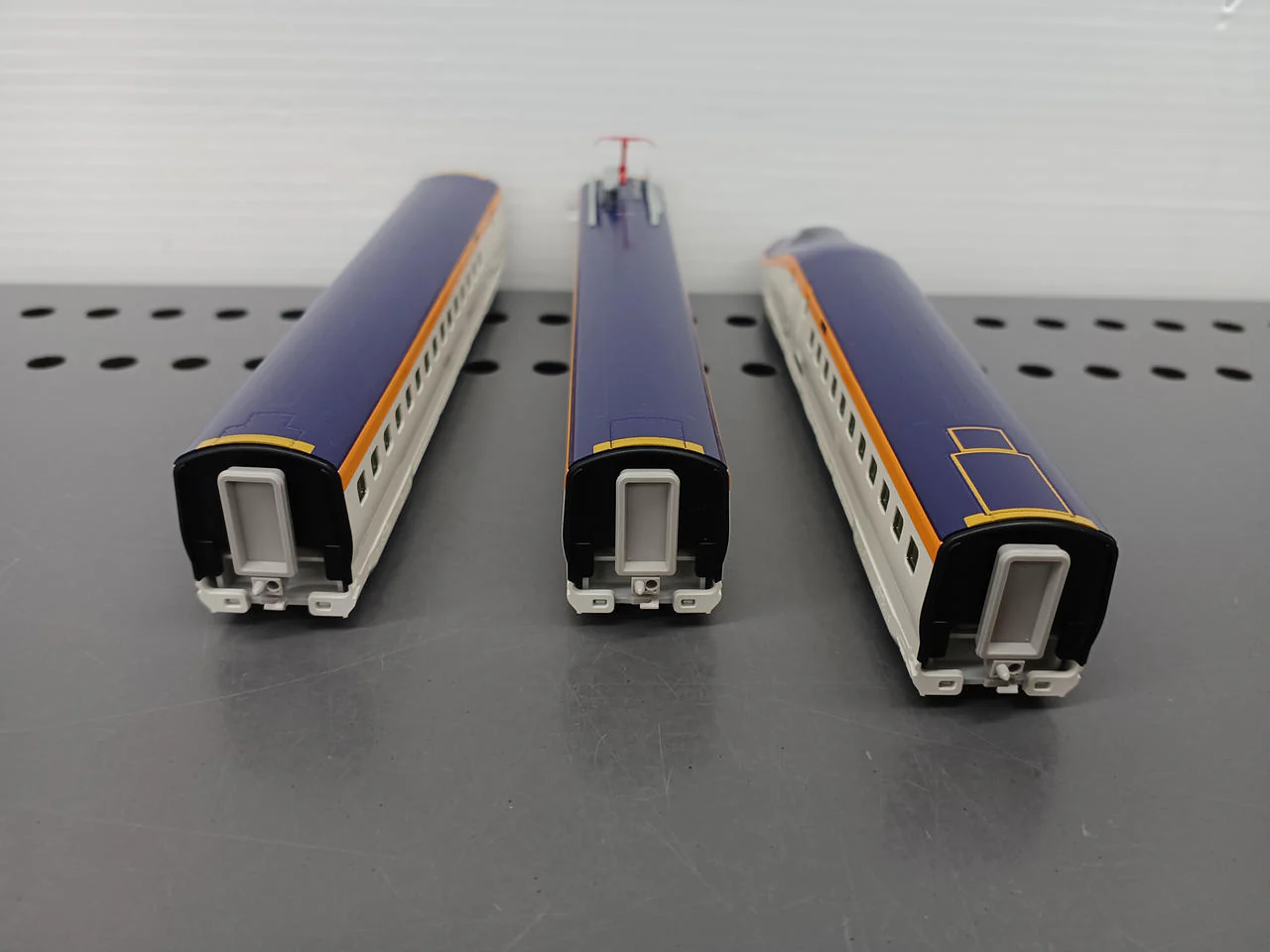 KATO N Gauge 10-2050 E8 Series Yamagata Shinkansen Tsubasa 7-Car Set - Image 16
