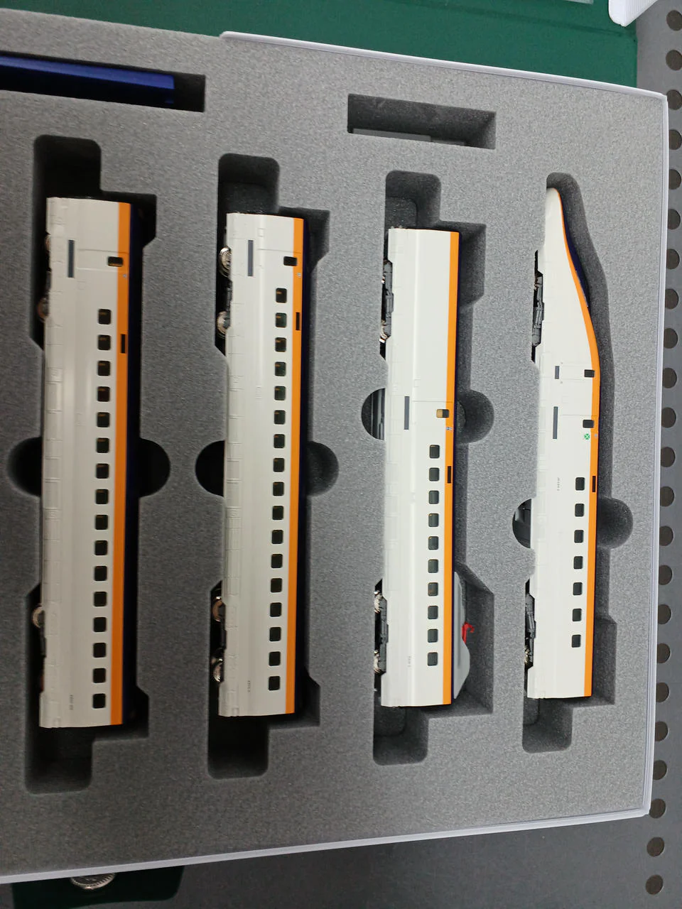 KATO N Gauge 10-2050 E8 Series Yamagata Shinkansen Tsubasa 7-Car Set - Image 6