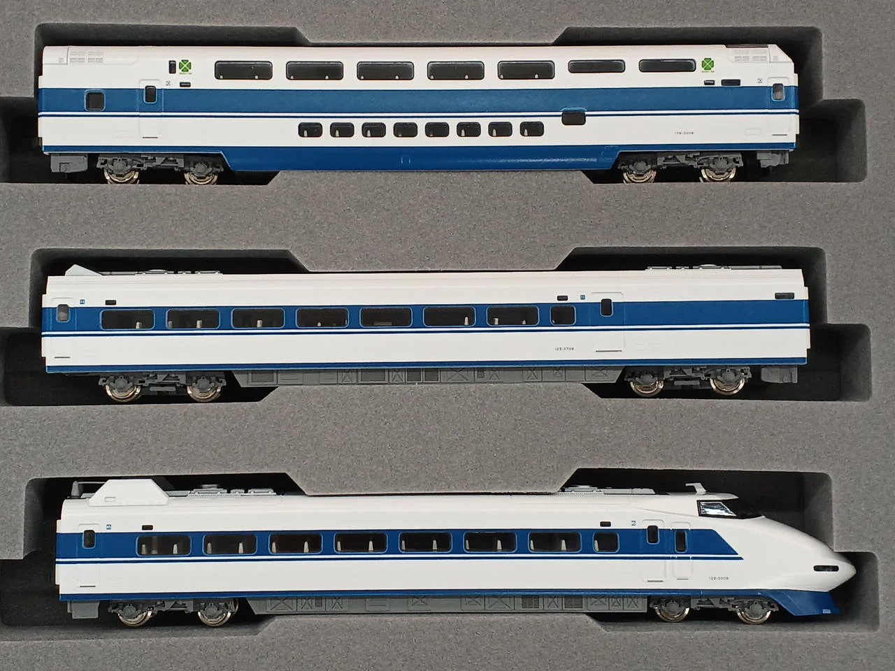 KATO N Gauge 10-354 100 Series Basic Set - Image 5
