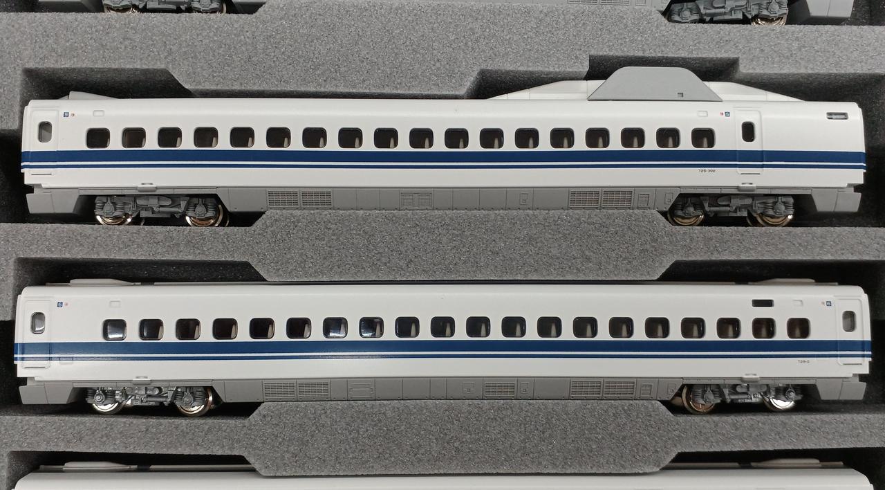 KATO N Gauge 10-398 700 Series Shinkansen Nozomi 8-Car Expansion Set - Image 6