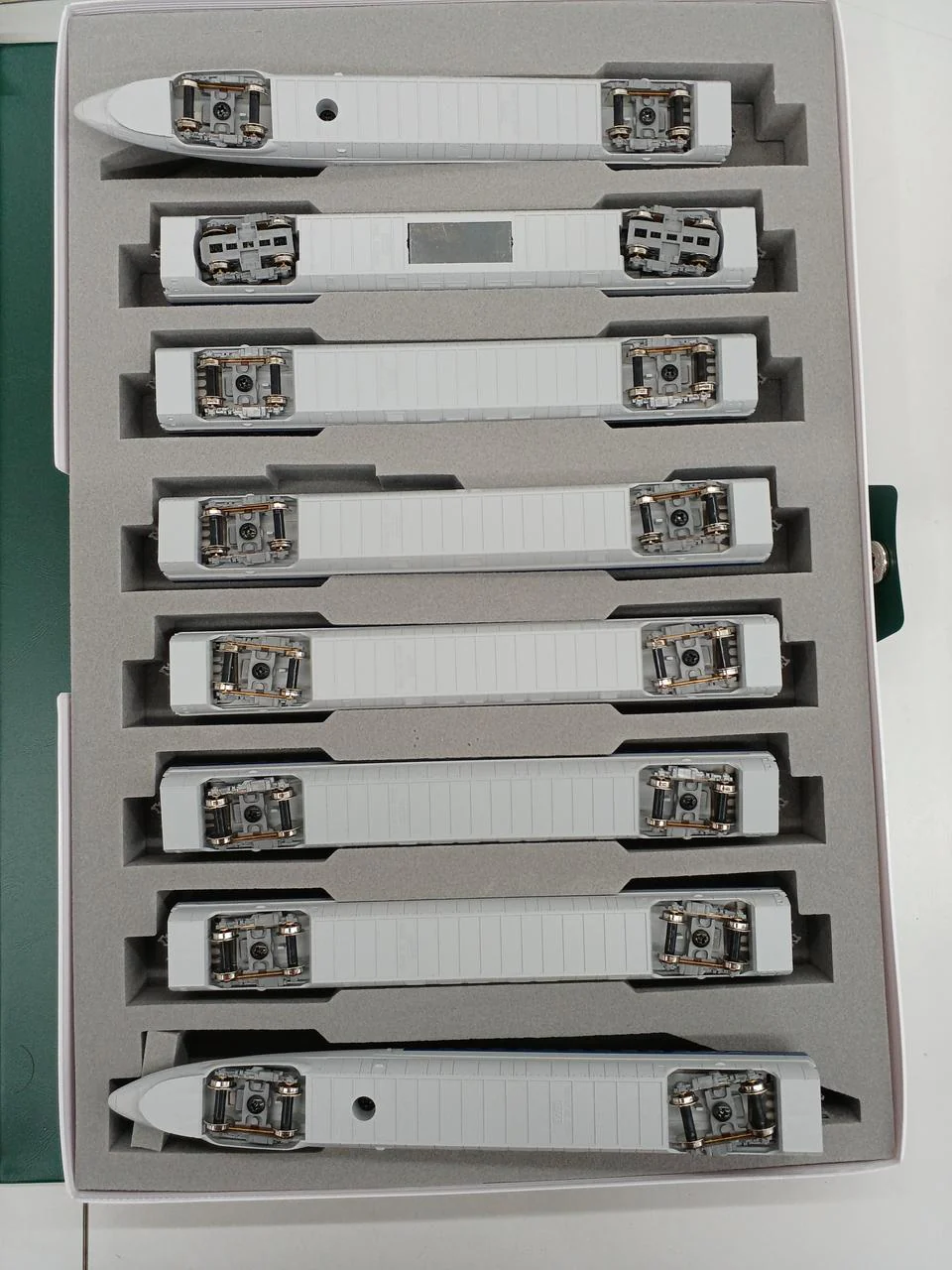 KATO N Gauge 10-510/10-511 500 Series Shinkansen Nozomi 8-Car Set - Image 5