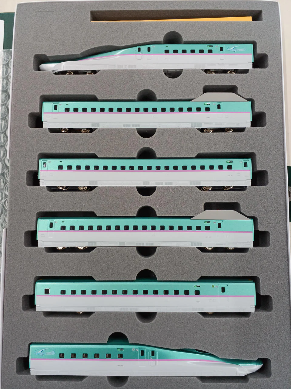 KATO N Gauge 10-858 E5 Series (3 additional cars) - Image 4