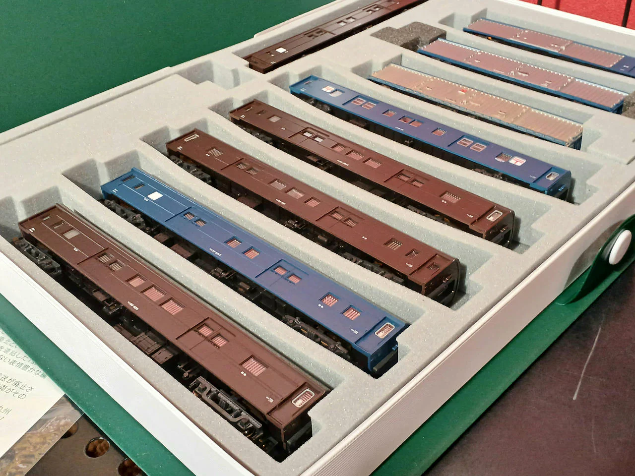 KATO N Gauge 10-899 Postal Freight Train Tokaido Sanyo - Image 3