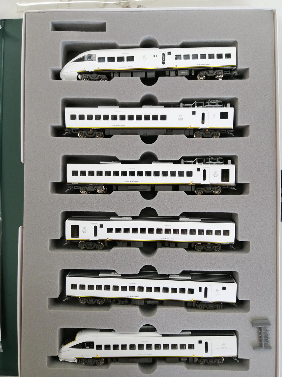 KATO N Gauge 6-Car Set 10-410 885 Series Kamome - Image 4