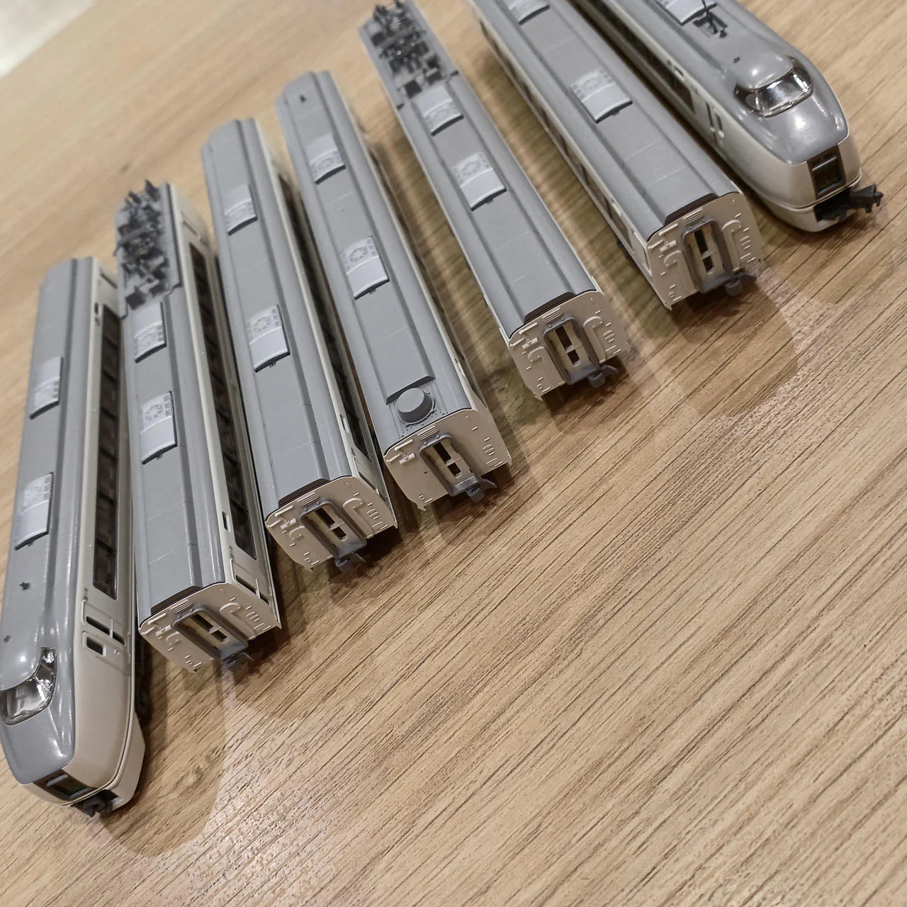 KATO N Gauge 651 Series Super Hitachi Basic Set - Image 4