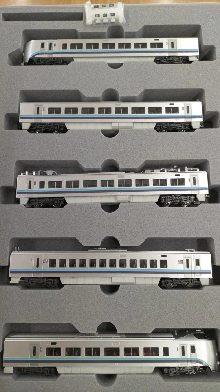 KATO N Gauge 789 Series 1000 Subseries Kamui & Suzuran 5-Car Set - Image 3