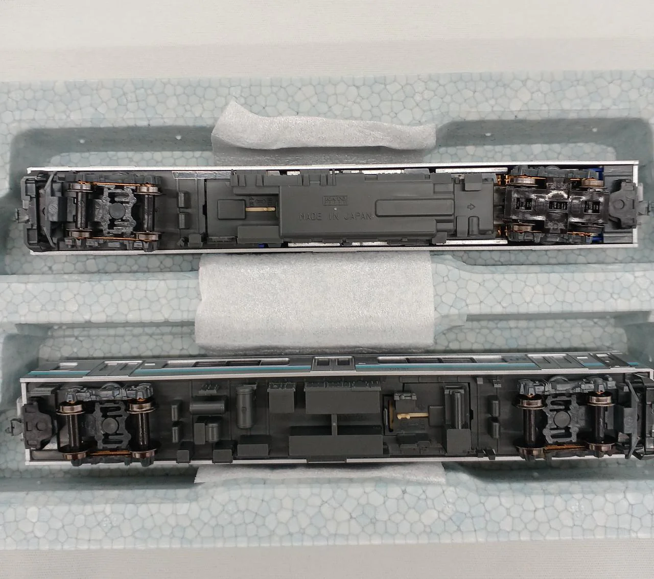 KATO N Gauge E127 Series 100 Subseries Refurbished Train - Equipped with Frosted Panda 2-Car Set - Image 6