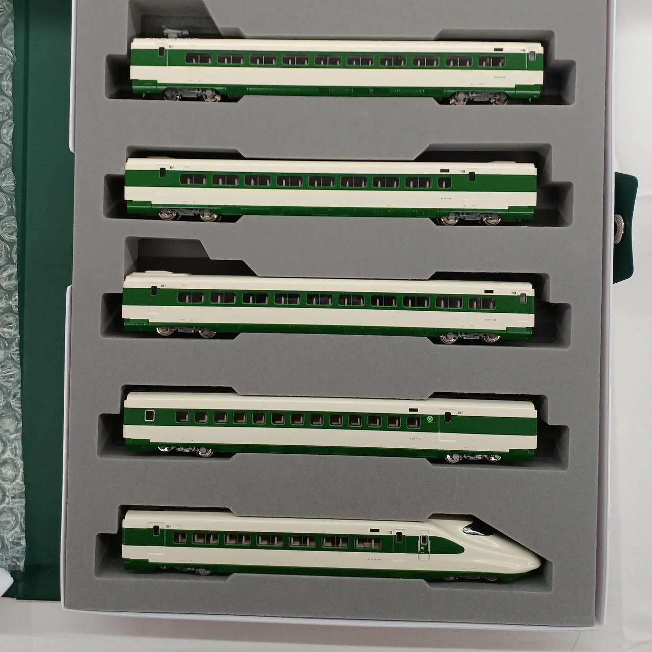 KATO N Gauge E2 Series 1000 Series Shinkansen <200 Series Color > 10-Car Set 1 - Image 4