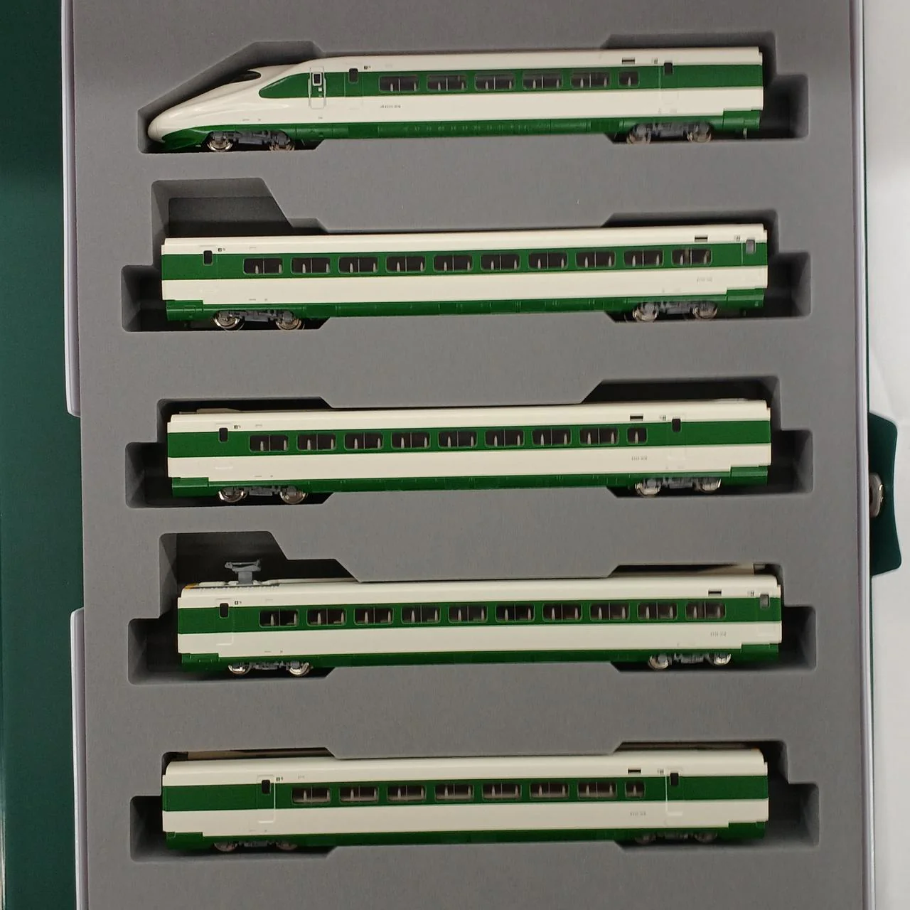 KATO N Gauge E2 Series 1000 Series Shinkansen <200 Series Color > 10-Car Set 1 - Image 6