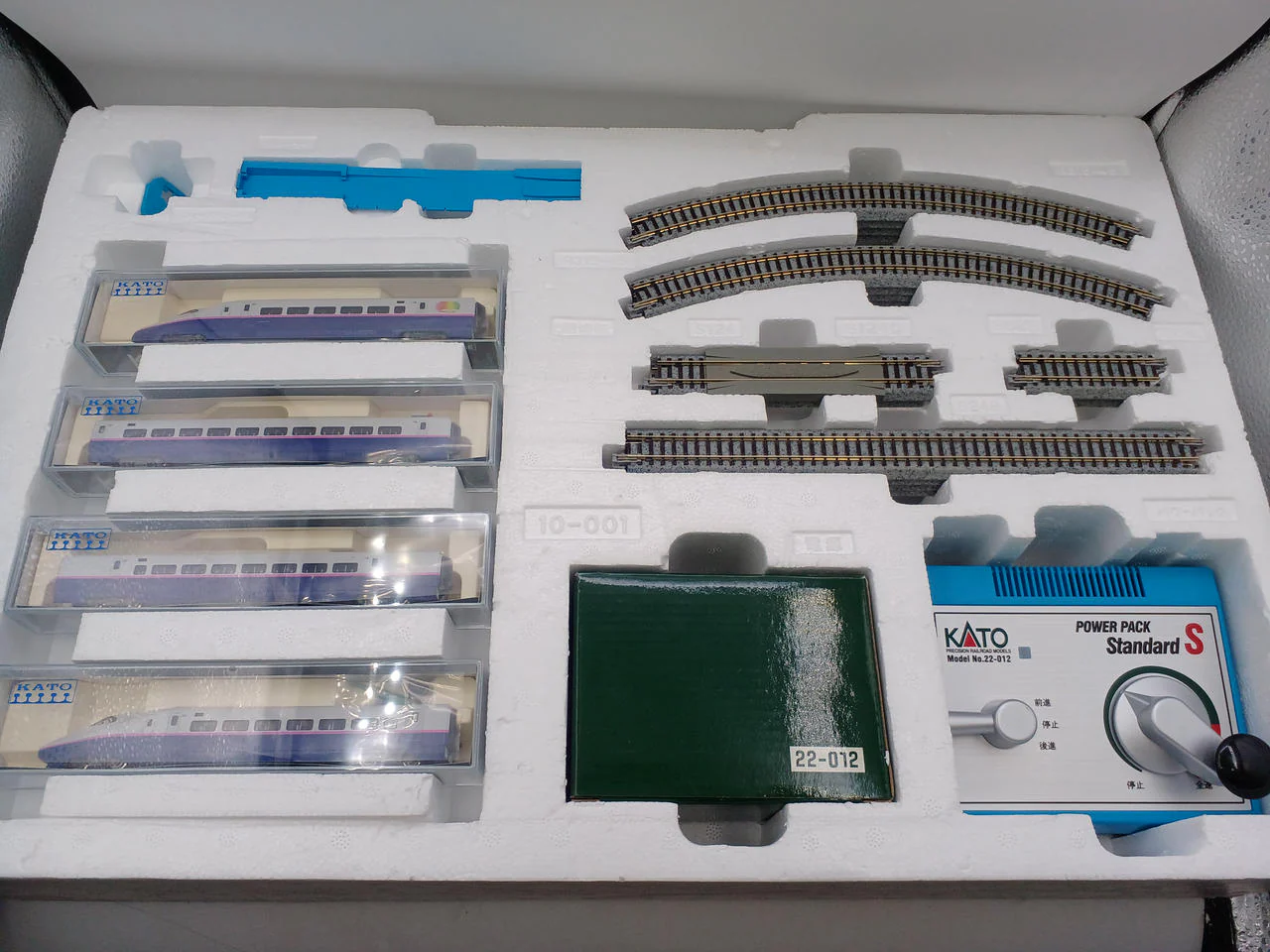 KATO N Gauge E2 Series Shinkansen Hayate Starter Set - Image 5