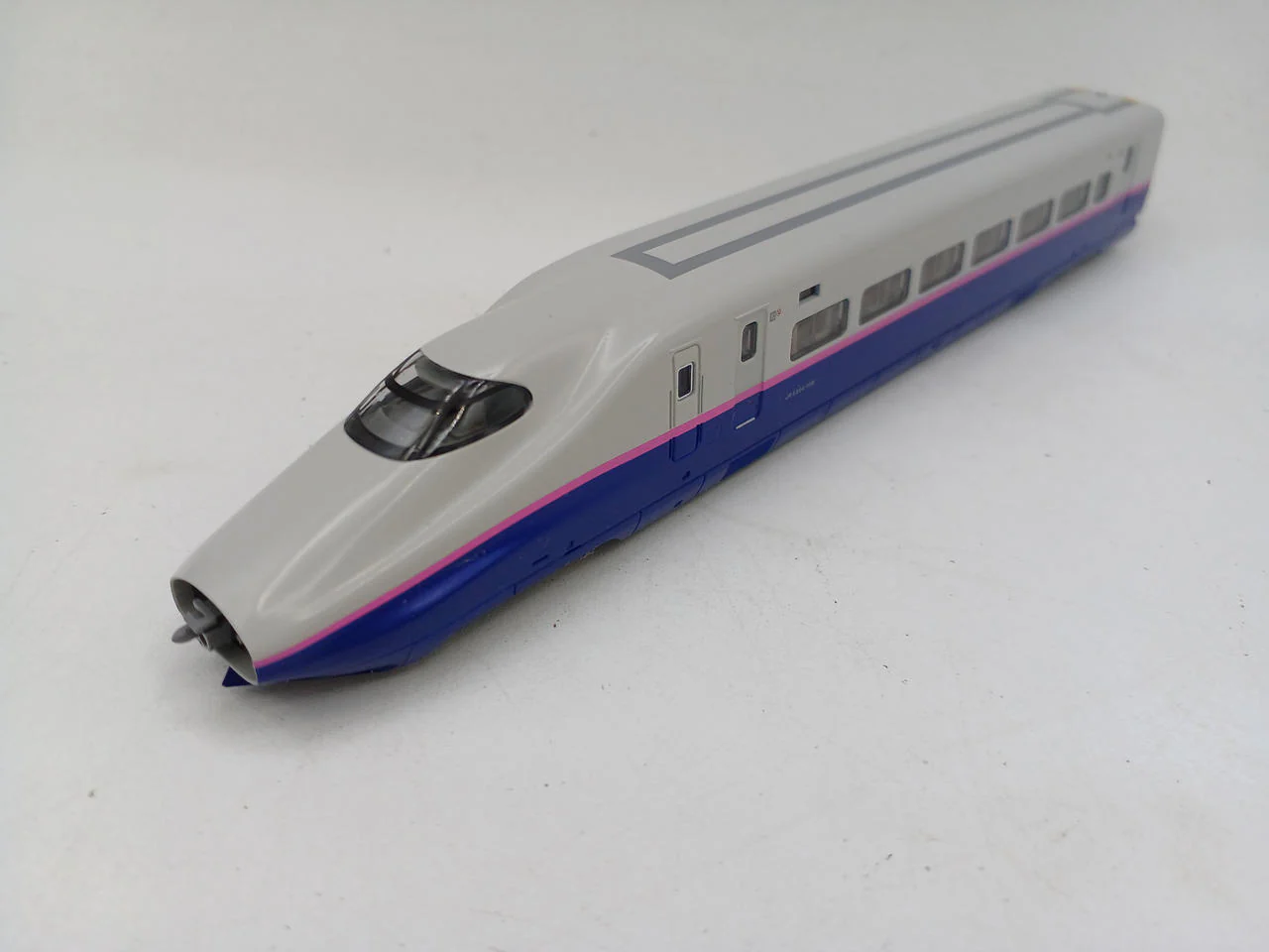 KATO N Gauge E2 Series Shinkansen Hayate Starter Set - Image 7