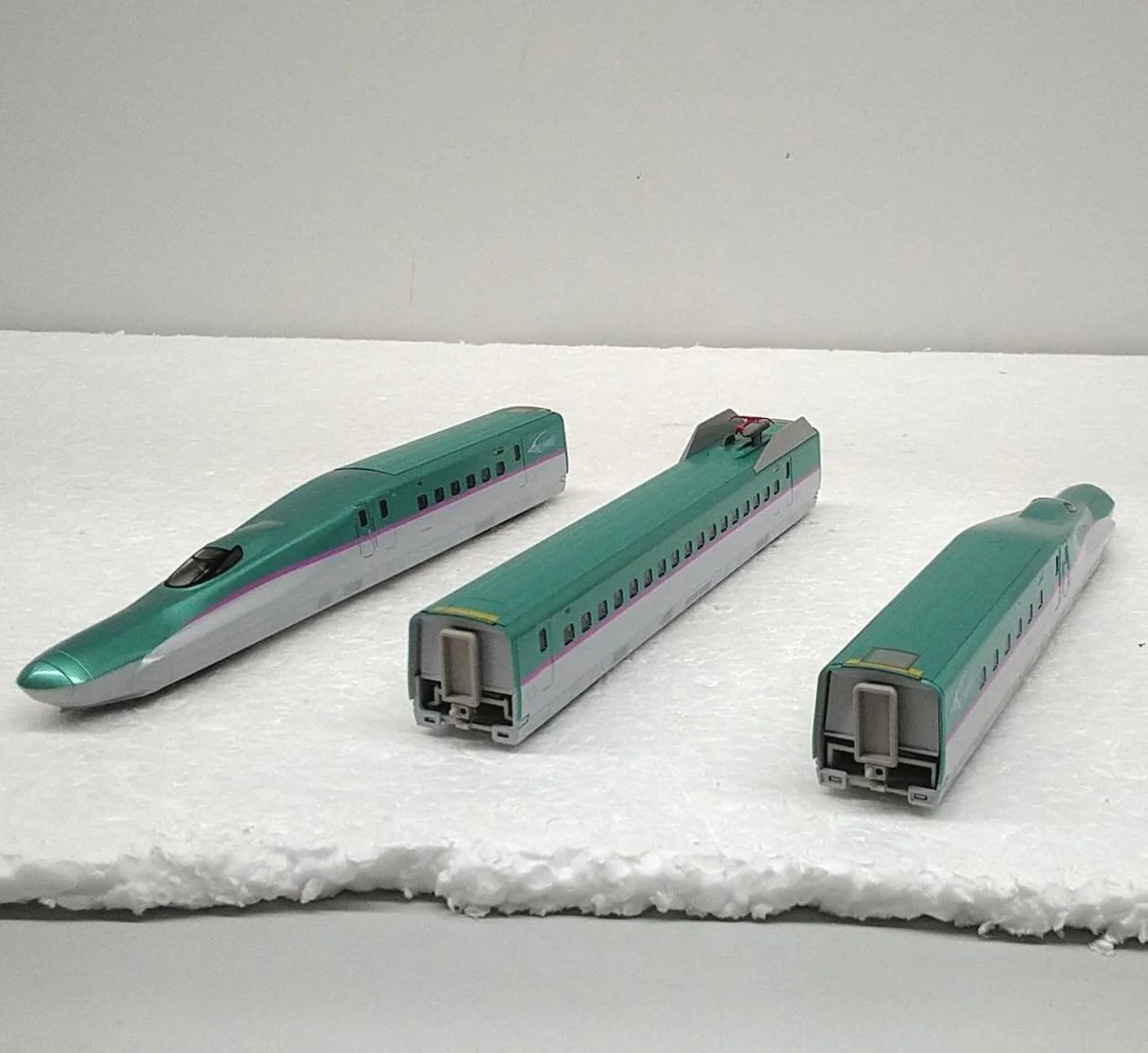 KATO N Gauge E5 Series Shinkansen 'Hayabusa' Basic Set - Image 10