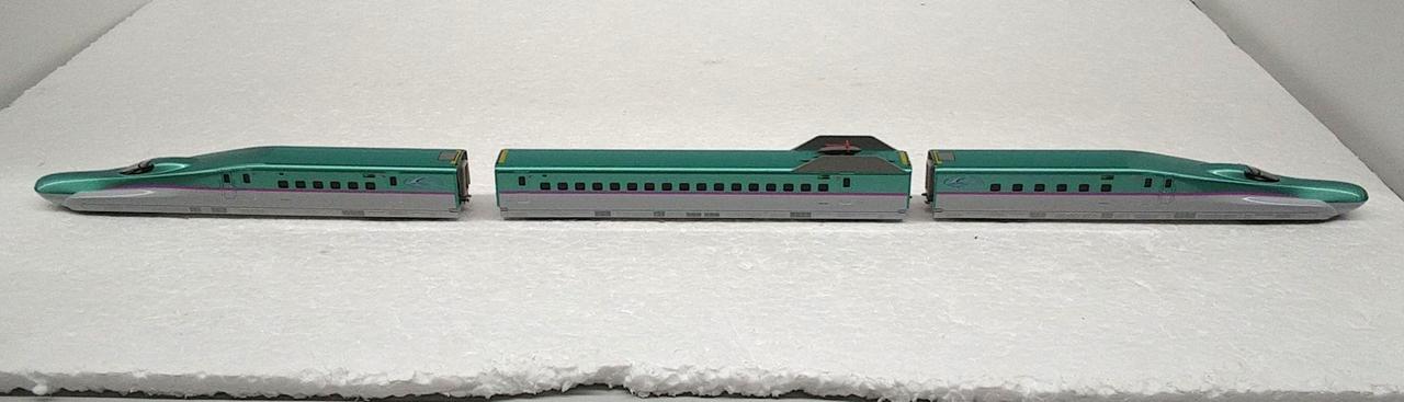 KATO N Gauge E5 Series Shinkansen 'Hayabusa' Basic Set - Image 11