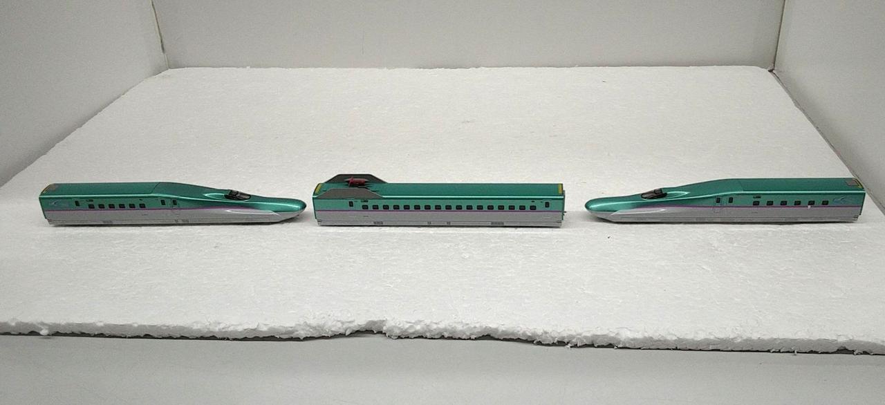 KATO N Gauge E5 Series Shinkansen 'Hayabusa' Basic Set - Image 12