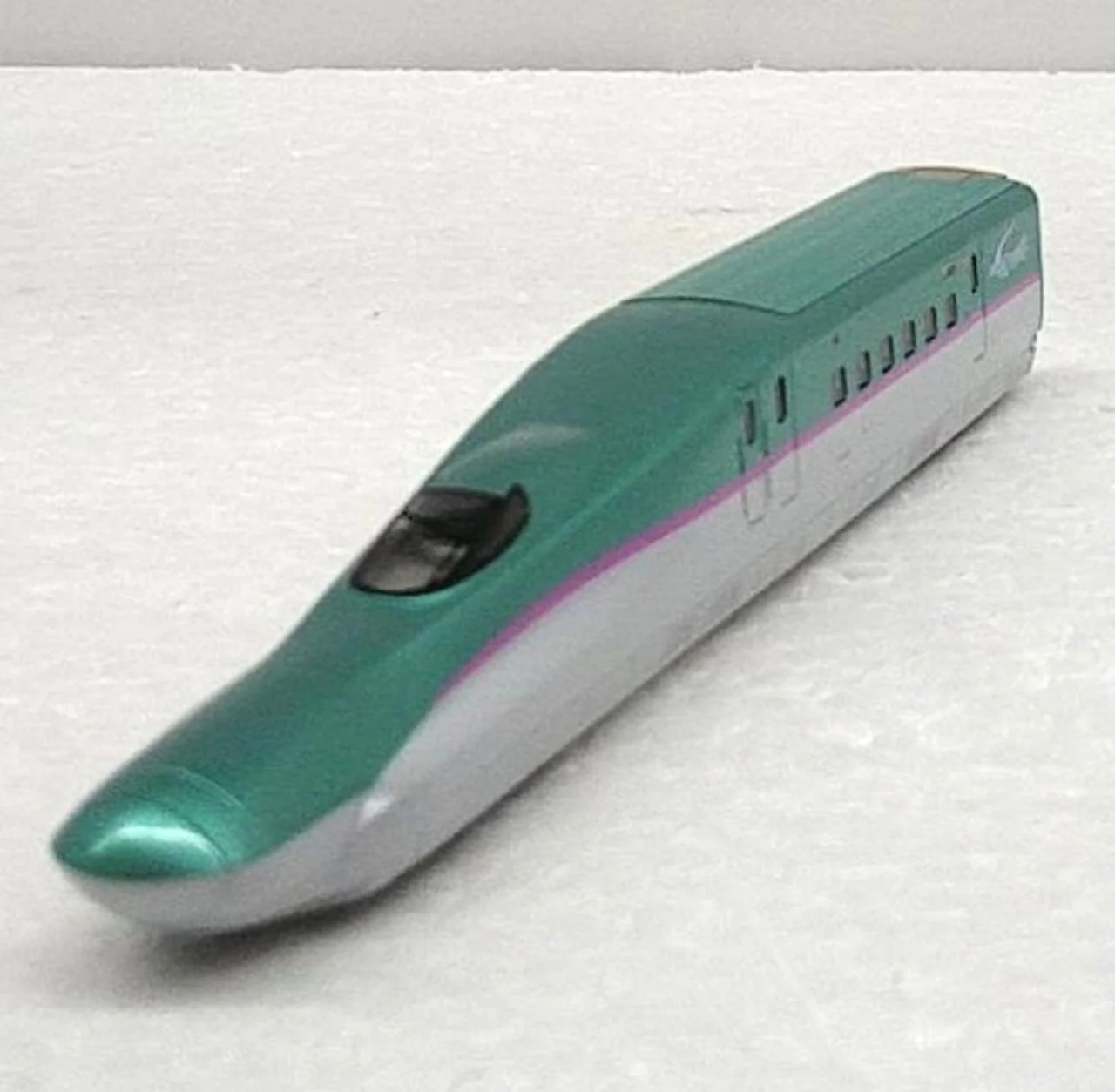 KATO N Gauge E5 Series Shinkansen 'Hayabusa' Basic Set - Image 9