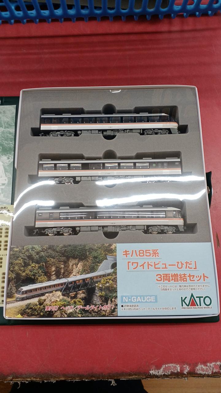 KATO N Gauge Expansion Set Kiha 85 Series Wide View Folds [10-402] - Image 5