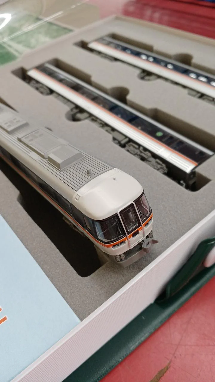 KATO N Gauge Expansion Set Kiha 85 Series Wide View Folds [10-402] - Image 7
