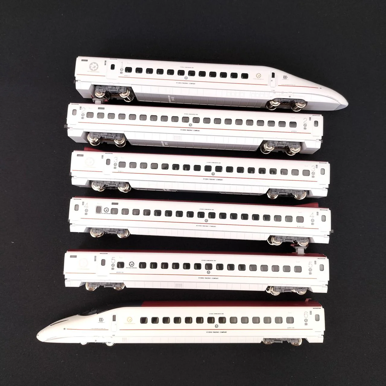 KATO N Gauge Kyushu Shinkansen 800 Series 'Sakura Tsubame' 6-Car Set - Image 4